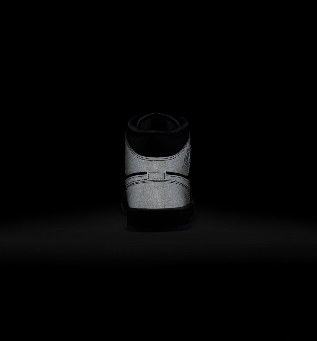Air Jordan 1 Mid SE Men's Lifestyle Shoes | Black / Grey