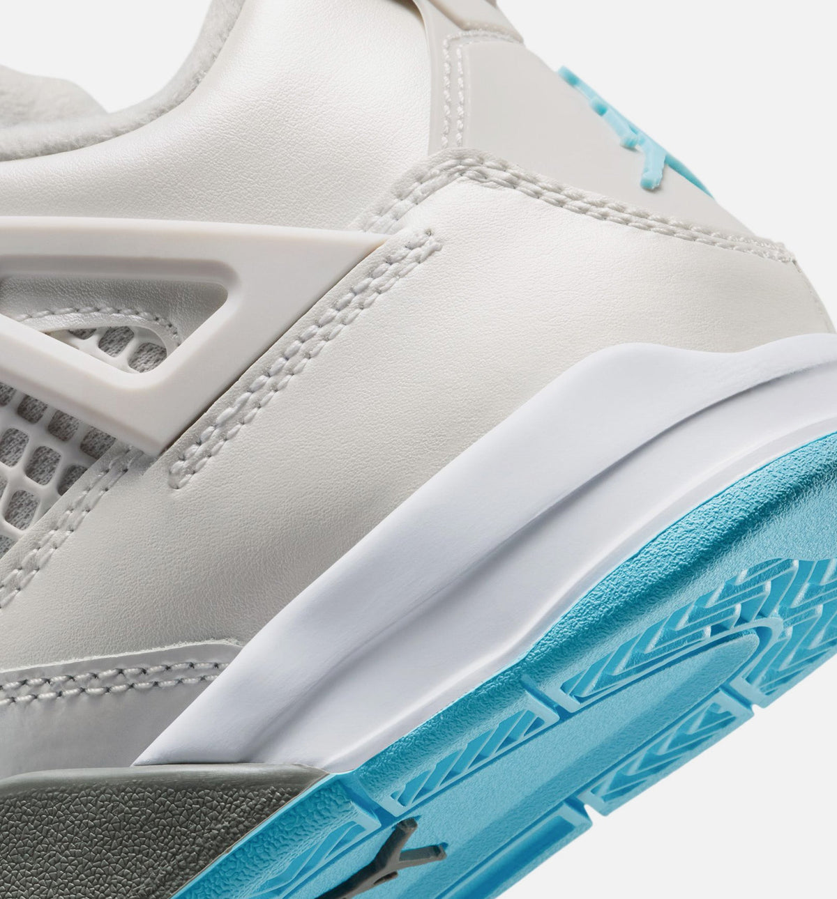 Air Jordan 4 Retro 'Blue Chill' Preschool Lifestyle Shoes | Photon Dust / Blue Chill / Flat Pewter / White / Blue Tint